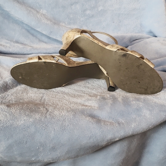 Golden pump 3" heel - Picture 4 of 7